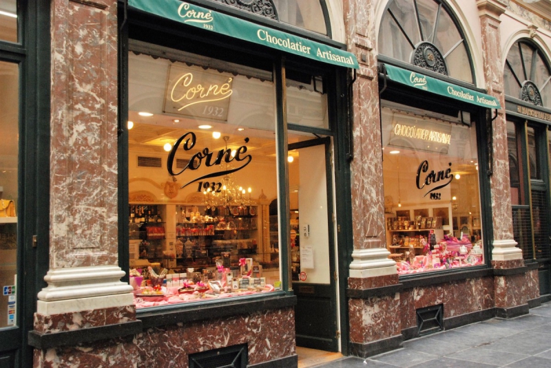 chocolaterie-MENTON-min_chocolate_chocolaterie_shop_luxury_chic_gallery_brussels_belgium-558146